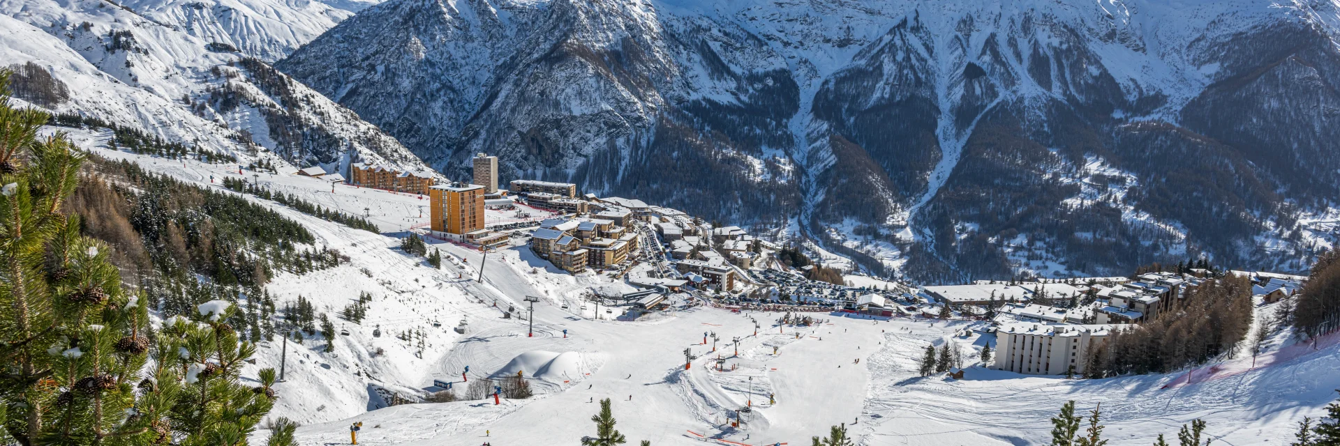 Het resort in de winter