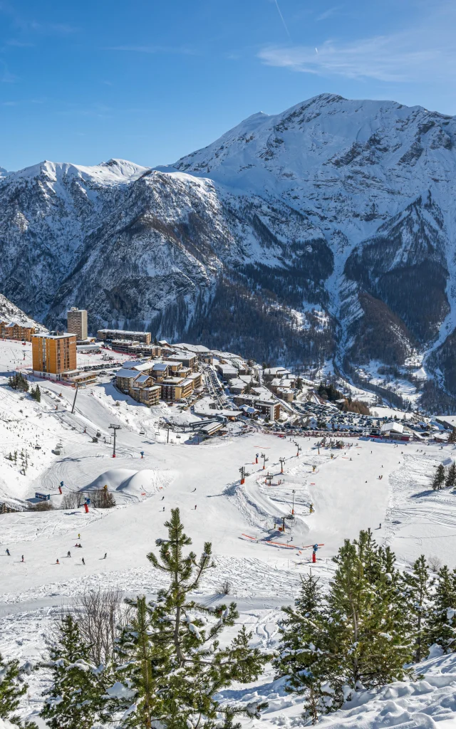 Het resort in de winter