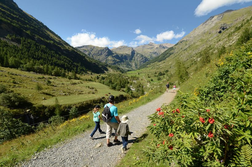 En randonnée vers le Saut du Laïre - © Gilles Baron