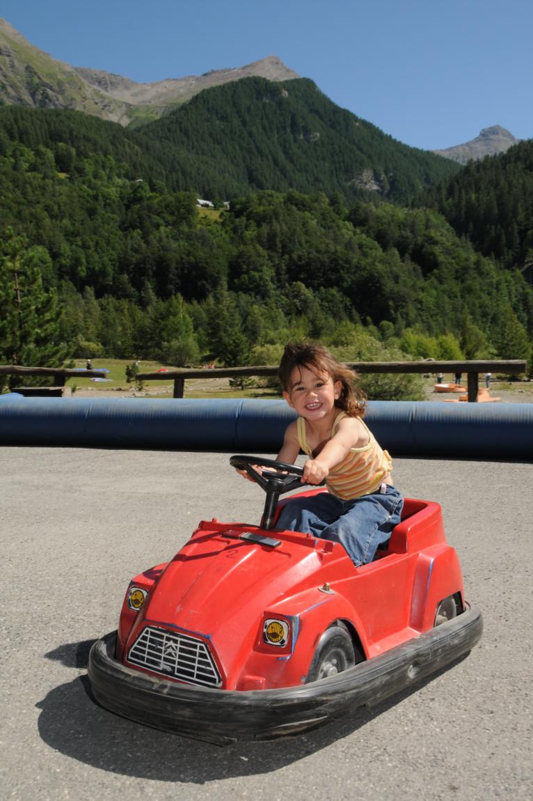 Voiture électrique à la base de loisirs d'Orcières - © Gilles Baron