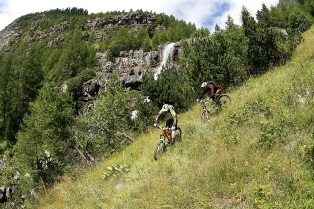 VTT avec les Accompagnateurs en Montagne du Champsaur - © Chris Caprin