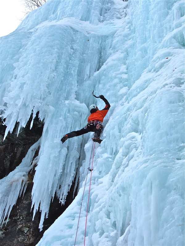 Cascade de glace - Bureau des guides du Champsaur - © Bureau des guides du Champsaur